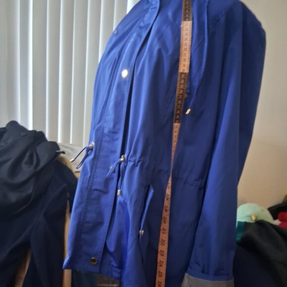 Hooded Water Resistant Utility Trenchcoat Jacket in Royal Blue - Picture 3 of 10